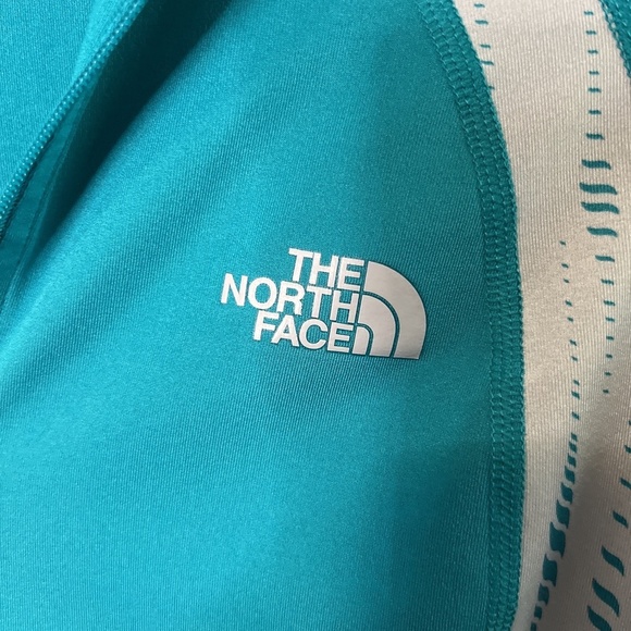 The North Face Lightweight 1/4 Zip Running Shirt - Picture 4 of 6